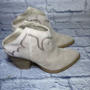 dolce vita Sola Western Bootie DV FOOTWEAR dune suede womens size 7.5
